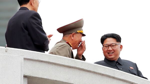 Лидер Северне Кореје Ким Џонг Ун на војној паради у Пјонгјангу, 10. мај 2016. - Sputnik Србија