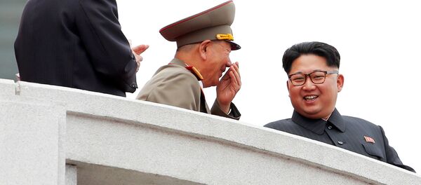 Лидер Северне Кореје Ким Џонг Ун на војној паради у Пјонгјангу, 10. мај 2016. - Sputnik Србија