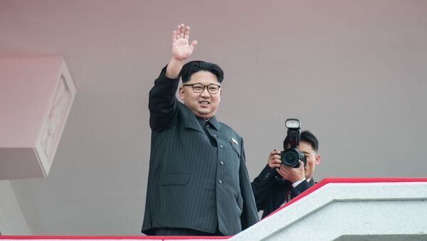 Lider Severne Koreje Kim Džong Un na vojnoj paradi u Pjongjangu, 10. maj 2016. - Sputnik Srbija