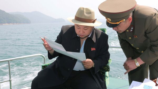 Lider Severne Koreje Kim Džong Un tokom posete gradilištu - Sputnik Srbija