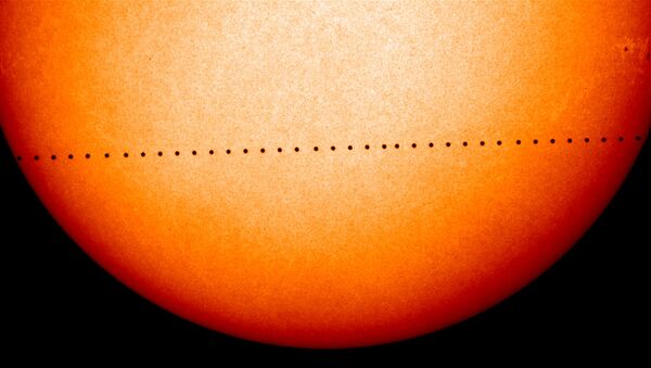 пролазак Меркура испред Сунца. Према подацима НАСА, ово се дешава само 13 пута у сто година - Sputnik Србија