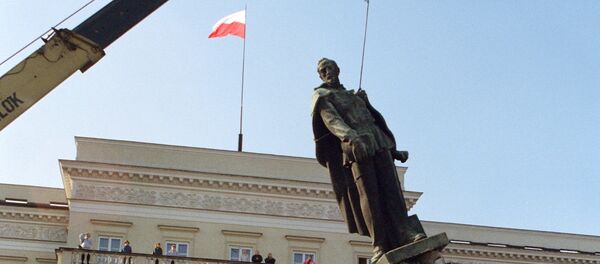 Процењује се да постоји око 200 демонтираних споменика. - Sputnik Србија