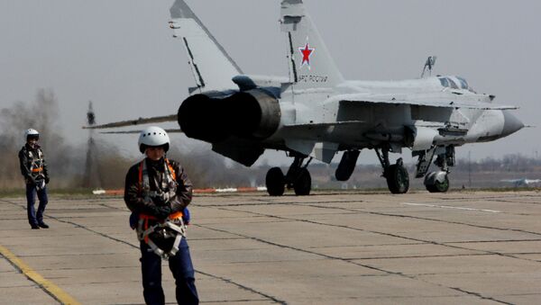 Avion MiG-31 priprema se za poletanje na vazduhoplovnom takmičenju Istočnog vojnog okruga Aviadarts-2015 - Sputnik Srbija