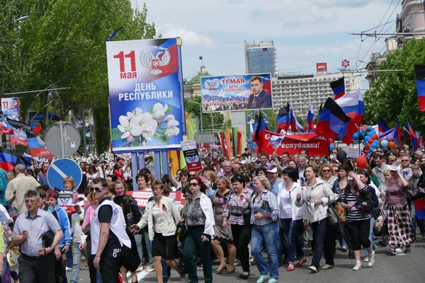 Учесници свечане поворке, посвећене другој годишњици проглашење независности Доњецке народне републике у Доњецку - Sputnik Србија