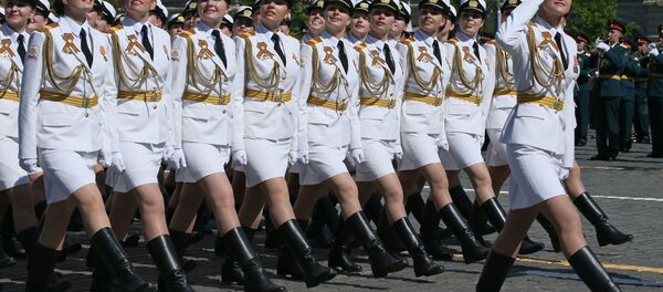Cводный парадный расчет женщин-военнослужащих Военного университета министерства обороны РФ во время военного парада на Красной площади в честь 71-й годовщины Победы в Великой Отечественной войне 1941-1945 годов - Sputnik Србија