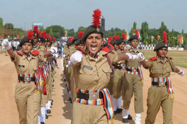 Female National Cadet Corps Commander N.M.R. Sanjana leads a march past during a full dress rehearsal for Independence Day celebrations in Secunderabad, the twin city of Hyderabad, on August 13, 2012 - Sputnik Srbija