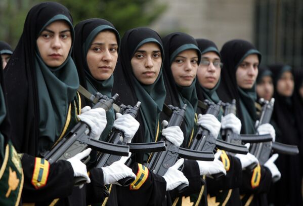 Iranian policewomen parade during a female police graduation ceremony at the Police Academy in Tehran, 11 March 2006 - Sputnik Србија