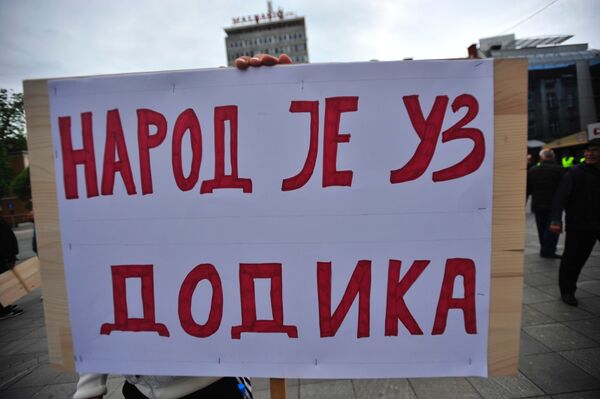Транспарент „Народ је уз Додика“ на протесту у Бањалуци Транспарент „Народ је уз Додика“ на протесту у Бањалуци - Sputnik Србија