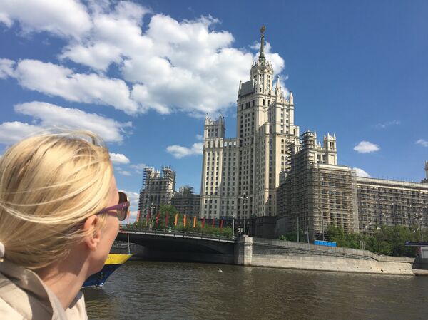 Поглед на једну од Стаљинових висотки Поглед на једну од Стаљинових висотки - Sputnik Србија