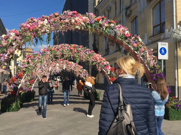 Једна од централних улица у Москви Једна од централних улица у Москви - Sputnik Србија