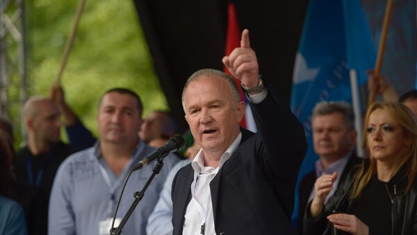 Dragan Čavić, predsednik NDP-a govori na mitingu opozicije u Banjaluci. - Sputnik Srbija