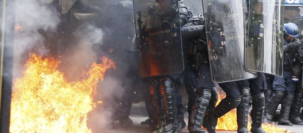 Француска: Демонстранти су се сукобили са полицијом током демонстрација против реформа закона о раду у Паризу - Sputnik Србија