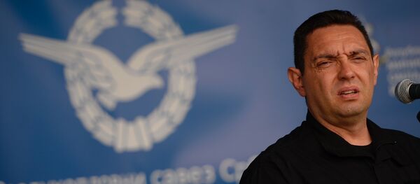 Aleksandar Vulin na manifestaciji Balkanski skok prijateljstva, manifestacija koju organizuju Padobranski klub veterana 63. padobranske brigade Arhistratig i Vazduhoplovni savez Srbije - Sputnik Srbija