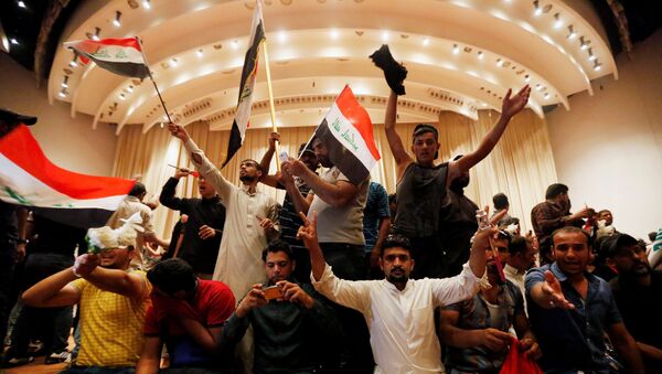 Demonstraniti u Iraku protiv vlade upali u kancelariju premijera - Sputnik Srbija