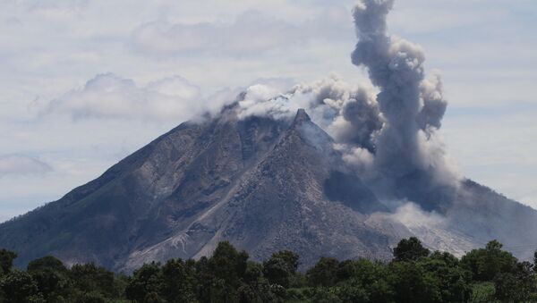 Vulkan, Indonezija - Sputnik Srbija