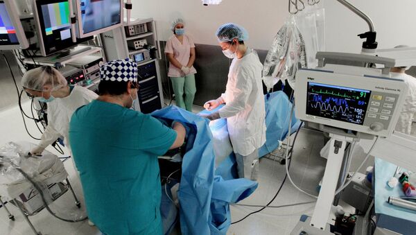 Operacija uz pomoć robota Da Vinči u Medicinskom centru u Vladivostoku - Sputnik Srbija