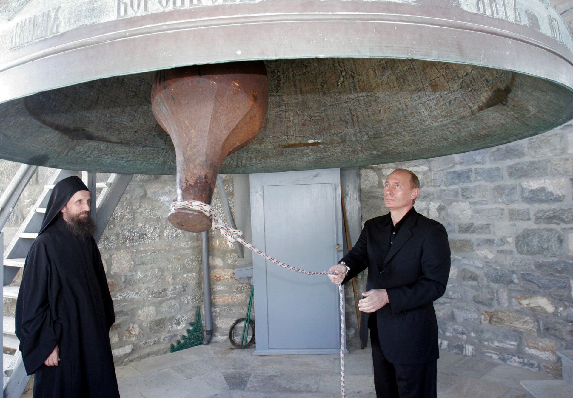 Vladimir Putin u poseti Svetoj gori 2005 godine - arhivska fotografija - Sputnik Srbija, 1920, 19.05.2022