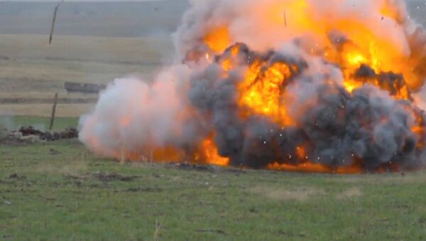 Vatreni demon: Ruski bacač plamena u akciji - Sputnik Srbija