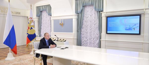 Vladimir Putin tokom otvavranja kapije Arktika - Sputnik Srbija