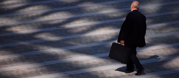 Човек на пешачком прелазу Човек на пешачком прелазу - Sputnik Србија