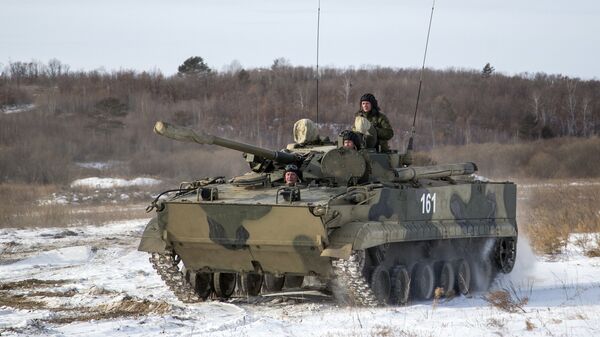 Oklopno vozilo BMP-3 tokom terenskih vežbi na poligonu u Amurskoj oblasti - Sputnik Srbija