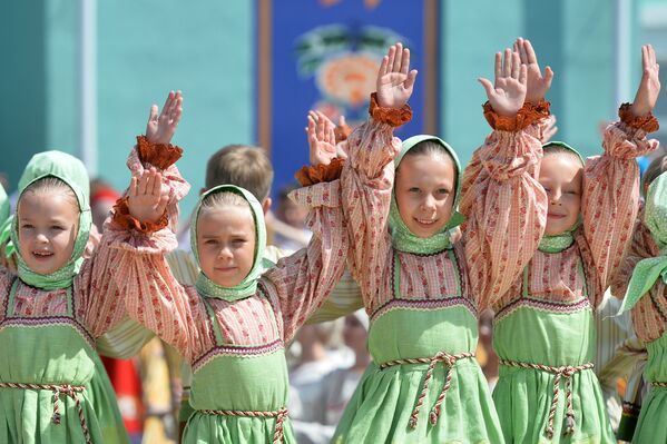Kolevka kulture: Rusko selo pretvoreno u festival folklora - Sputnik Srbija