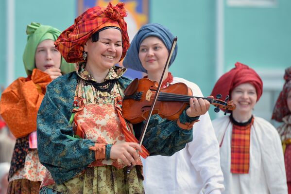 Kolevka kulture: Rusko selo pretvoreno u festival folklora - Sputnik Srbija