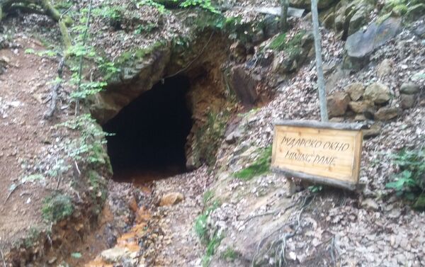 U blizini  zemljanih figura nalazi se nekoliko rudarskih jama iz kojih se u srednjem veku vadila ruda. - Sputnik Srbija