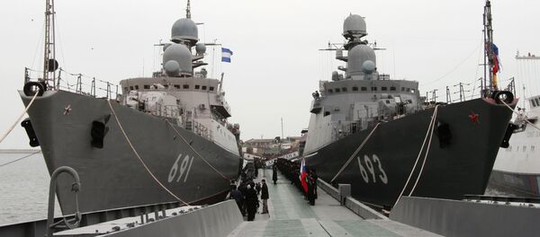 Најновији ракетни брод пројекта 11661К Дагестан (десно) који је ушао у састав Каспијске флоте и ракетни брод Татарстан (лево) - Sputnik Србија