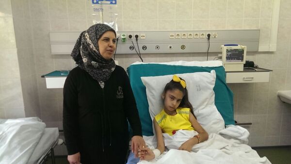 Сиријска девојчица Сидра Зарур из Алепа у болници - Sputnik Србија