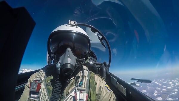 Пилот ВКС РФ во время боевого вылета в Сирии - Sputnik Србија