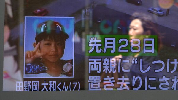 Јапански медији известили су да је седмогодишњи дечак, који је остављен у шуми, пронађен - Sputnik Србија