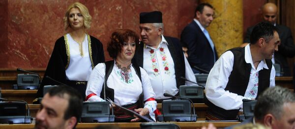 Poslanici u skupštinskim klupama - Sputnik Srbija