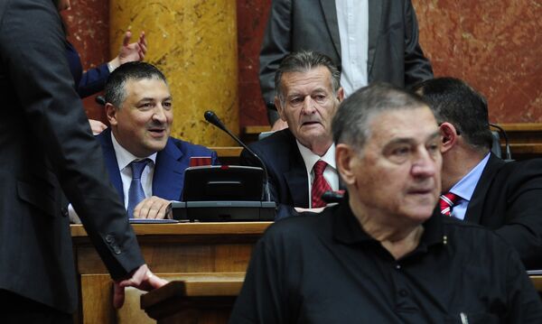 Predsedniče, izvinite, nećemo otpuštati radnike dok traje vanredno stanje Predsedniče, izvinite, nećemo otpuštati radnike dok traje vanredno stanje - Sputnik Srbija