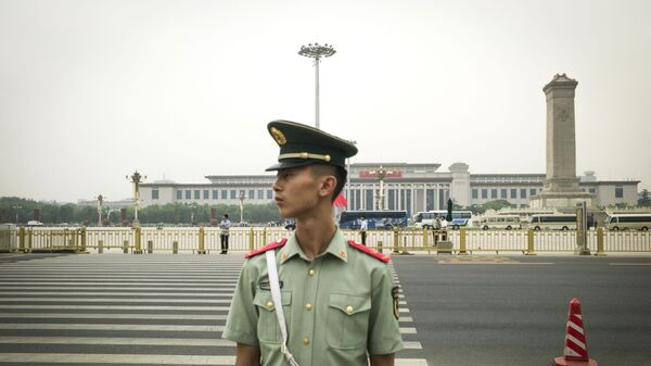 Кинески војник на тргу Тјенанмен у Пекингу - Sputnik Србија