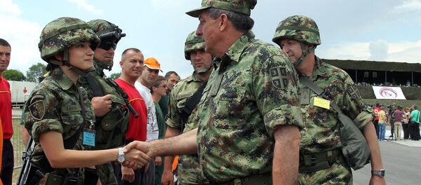 Načelnik Generalštaba Vojske Srbije Ljubiša Diković pozdrvalja pripadnike vojske Srbije - Sputnik Srbija