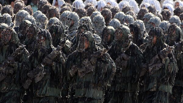 Припадници иранске војске на паради - Sputnik Србија