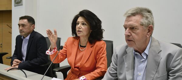 Санда Рашковић Ивић и Драган Маршићанин на седници Главног одбора ДСС-а. - Sputnik Србија