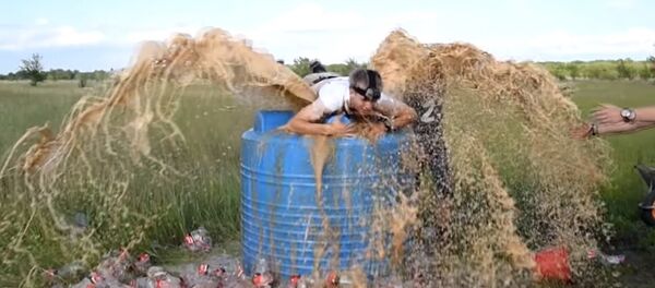 Сода бикарбона + хиљаду литара кока-коле = ерупција какву још нисте видели - Sputnik Србија