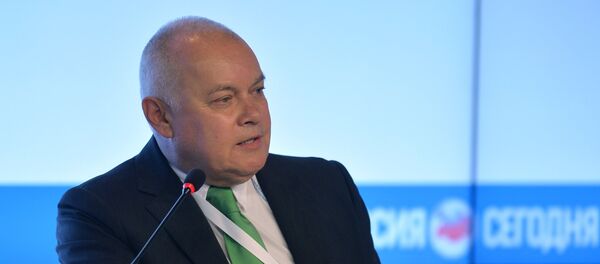 Generalni direktor MIA „Rusija sevodnja“ Dmitrij Kiseljov na forumu „Nova epoha u novinarstvu: Rastanak s mejnstrimom“ - Sputnik Srbija