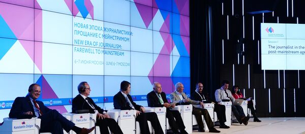 Forum „Nova epoha u novinarstvu: Rastanak s mejnstrimom“ - Sputnik Srbija
