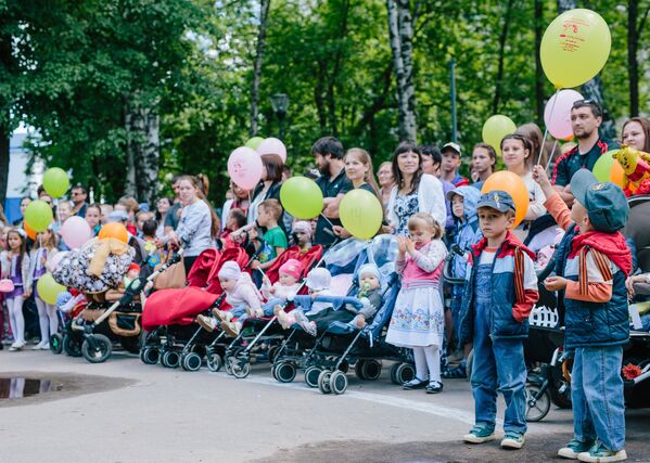 Parada blizanaca u Ivanovu - Sputnik Srbija