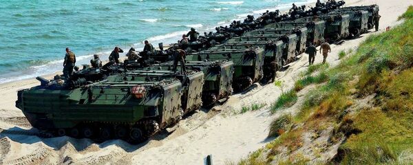 Desant amfibija američke mornarice na obali nakon vežbe Baltičkih operacija Baltops 2015. - Sputnik Srbija