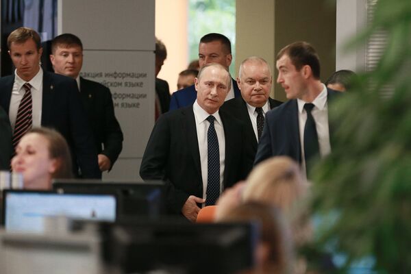 Председник Путин у посети Агенцији МИА „Русија севодња“ Председник Путин у посети Агенцији МИА „Русија севодња“ - Sputnik Србија