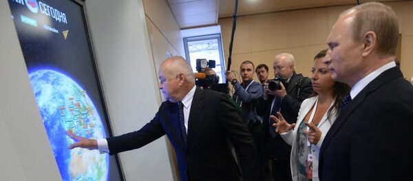 Председник Путин у посети Агенцији МИА „Русија севодња“ - Sputnik Србија