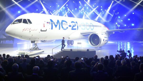 Premijer Ruske Federacije Dmitrij Medvedev na predstavljanju novog aviona MS-21-300 u Irkutsku - Sputnik Srbija