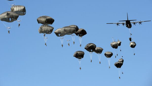 Амерички падобранци током НАТО војне вежбе „Анаконда 16“ која се одржава у Пољској - Sputnik Србија