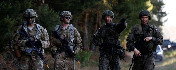 Poljski i američki vojnici tokom NATO vojne vežbe „Anakonda 16“ koja se održava u Poljskoj - Sputnik Srbija