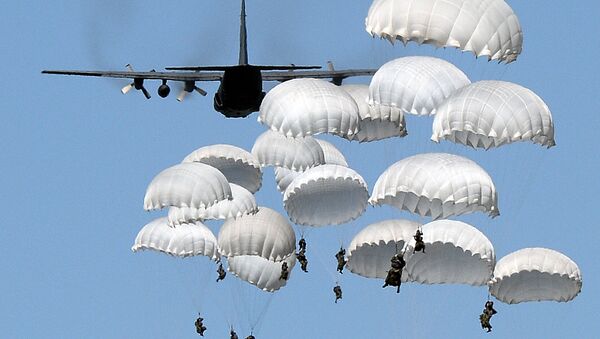 Poljski padobranci tokom NATO vojne vežbe „Anakonda 16“ koja se održava u Poljskoj - Sputnik Srbija
