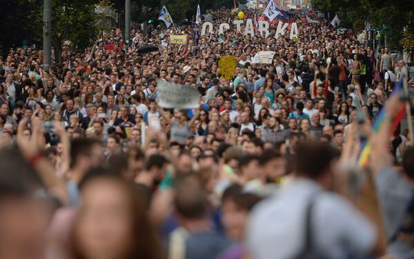 Treći protest u Beogradu protiv rušenja u Savamali u noći između 24. i 25. aprila Treći protest u Beogradu protiv rušenja u Savamali u noći između 24. i 25. aprila - Sputnik Srbija